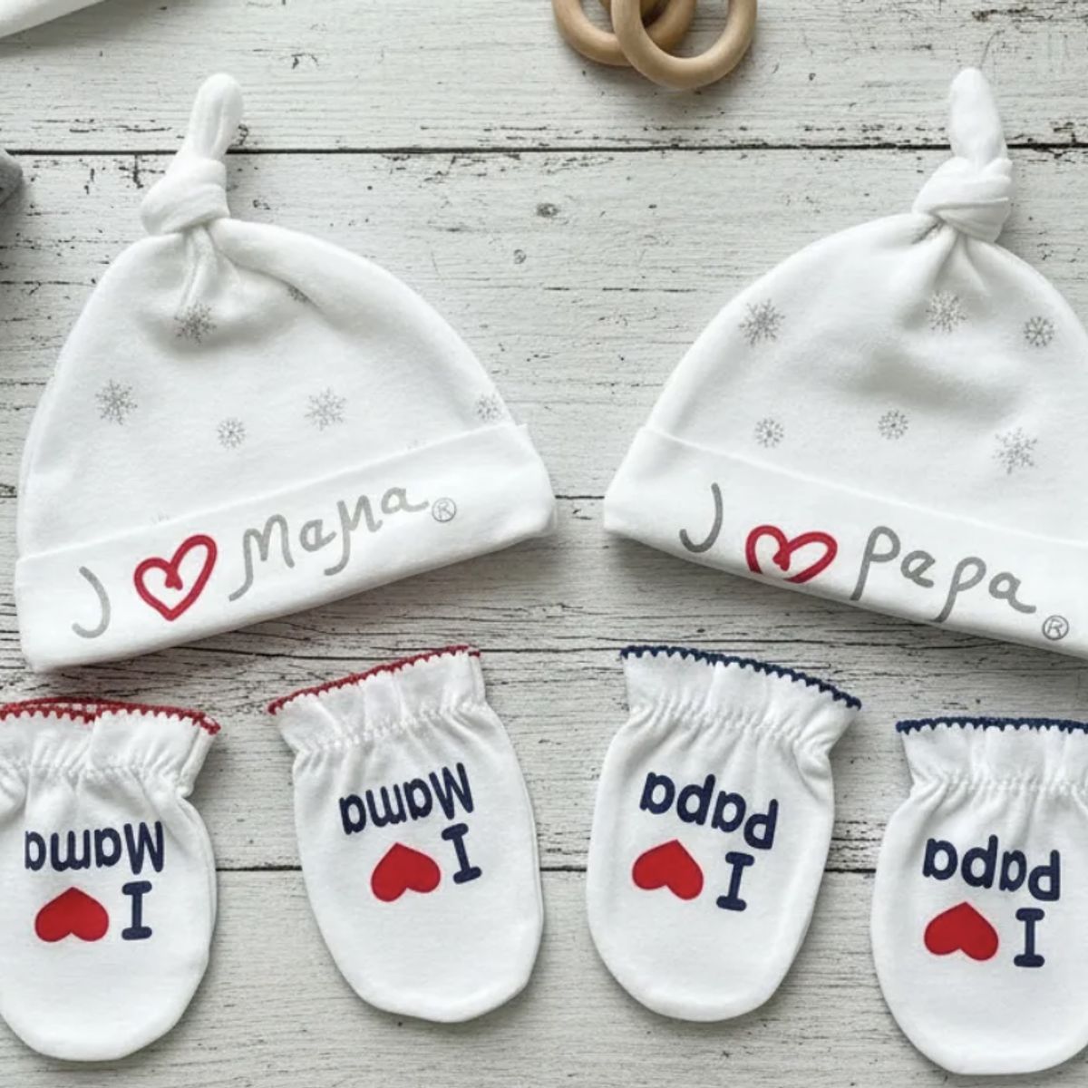 HAOKIDS - Set de 2 gorros y 2 pares de mitones para bebé de 0 a 6 meses diseño Mama y Papa