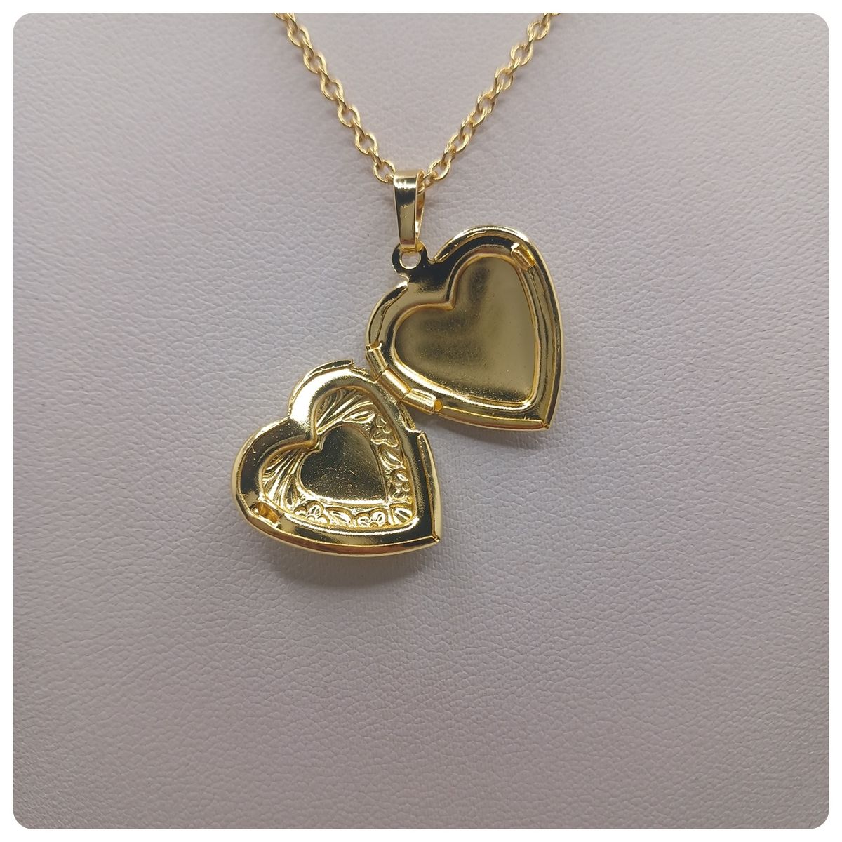 CAT JOYAS - Relicario con forma de corazón con cadena enchapado en oro