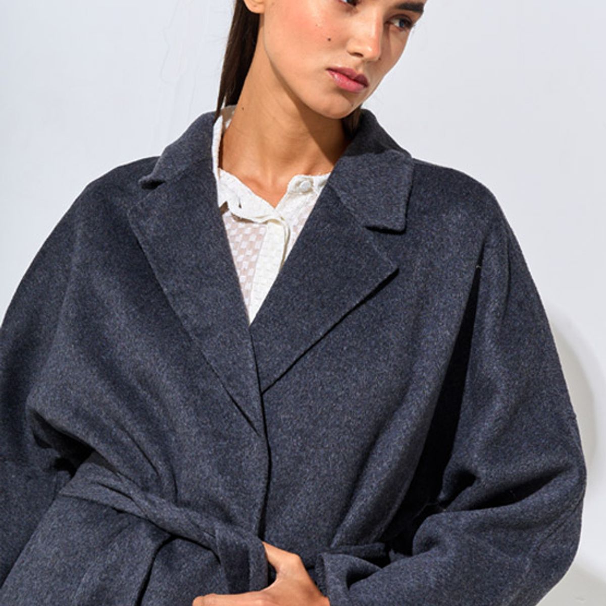 ARZANE - Abrigo Mujer Futti Gris Confección A Mano