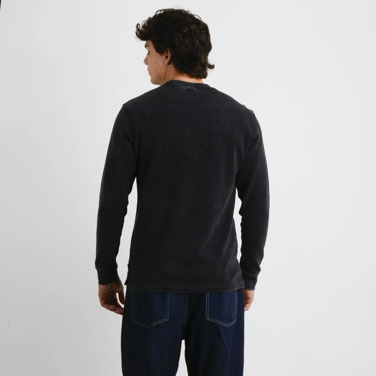 O'NEILL - POLERA MANGA LARGA PANAL OVERLAND NEGRO