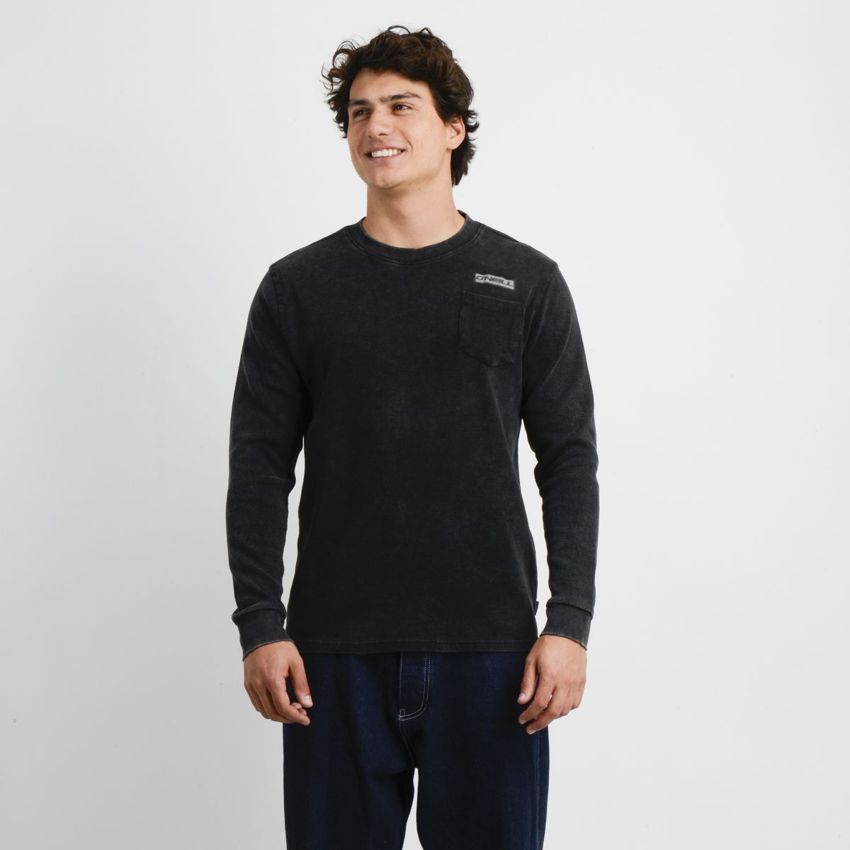 O'NEILL - POLERA MANGA LARGA PANAL OVERLAND NEGRO