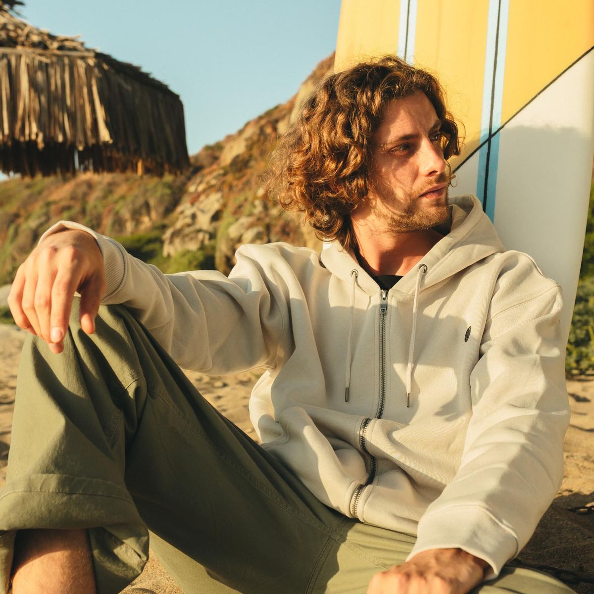 MAUI AND SONS - Poleron FZ Cookie Badge Beige Hombre Maui And Sons