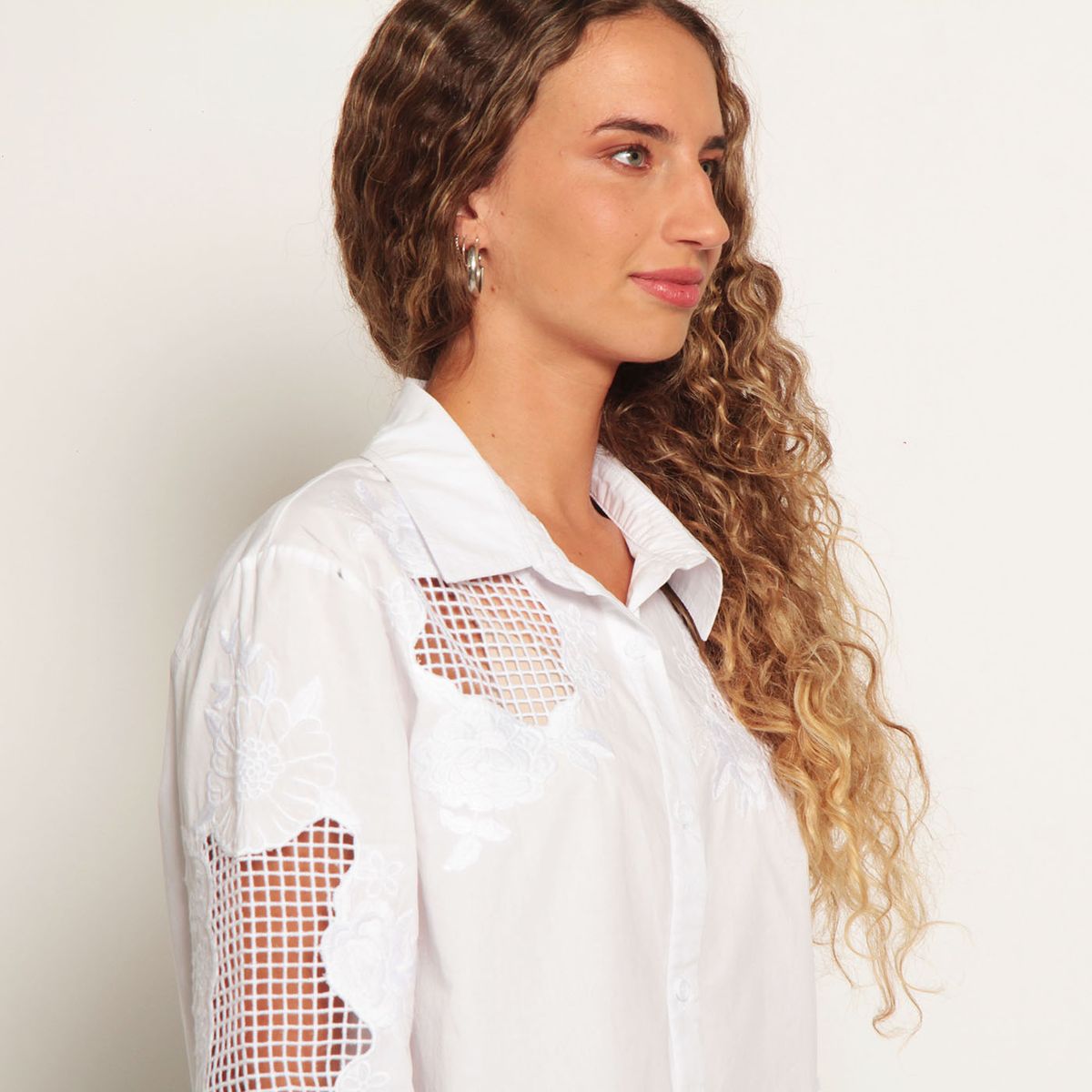 WADOS - BLUSA MANGA LARGA CON APLICACION DE ENCAJE ABOTONADA EN DELANTERO