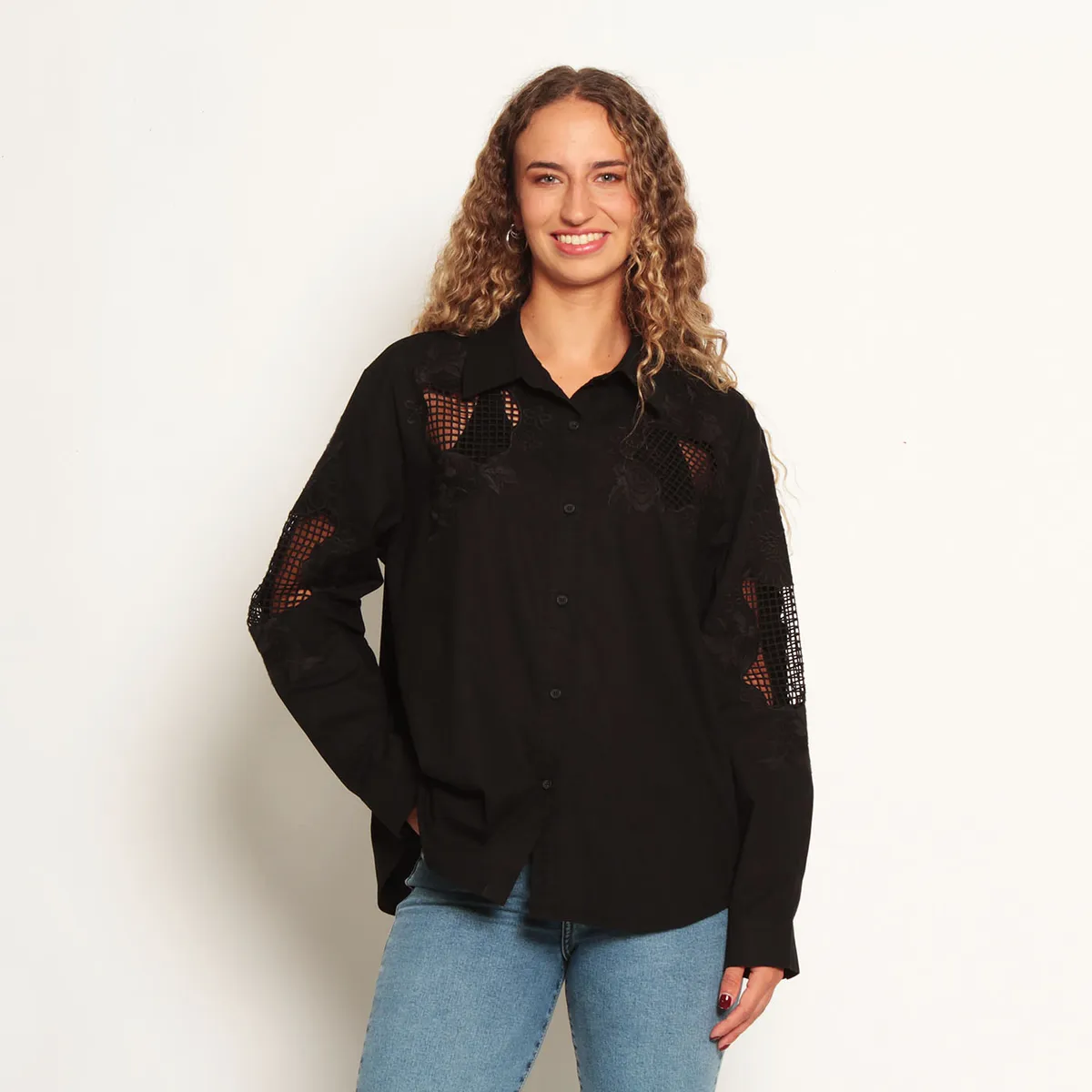 WADOS - BLUSA MANGA LARGA CON APLICACION DE ENCAJE ABOTONADA EN DELANTERO