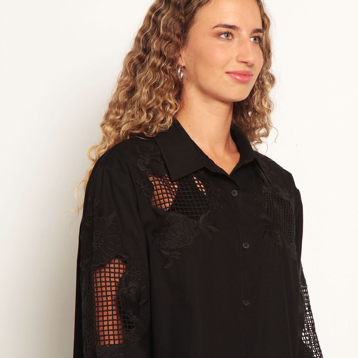 WADOS - BLUSA MANGA LARGA CON APLICACION DE ENCAJE ABOTONADA EN DELANTERO