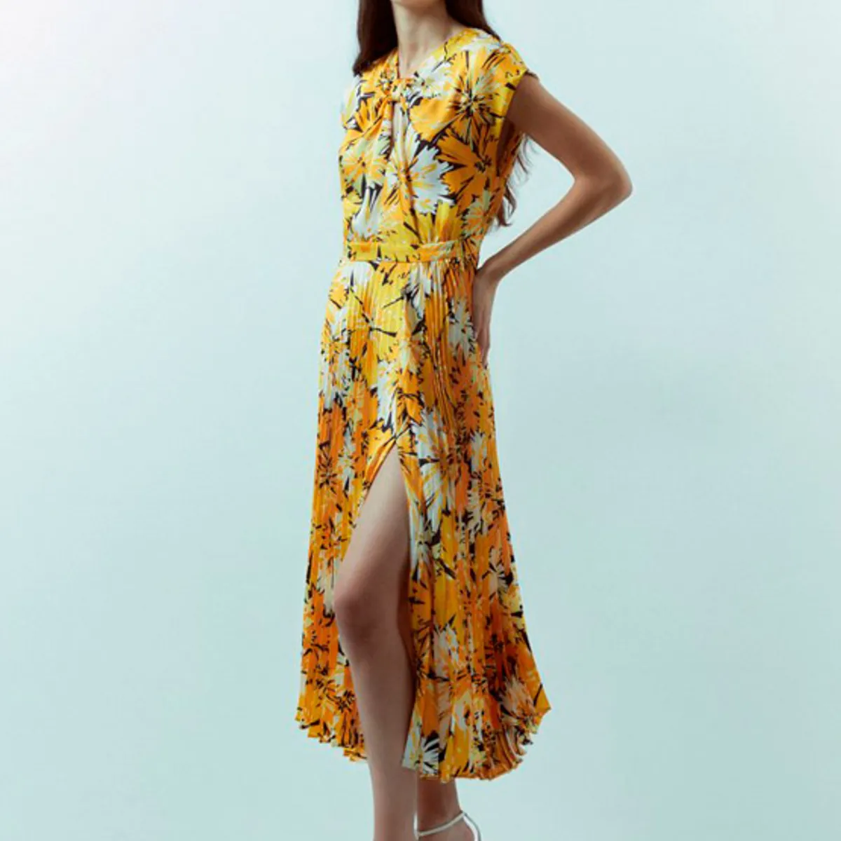 ARZANE - Vestido Largo SF Plisado Mostaza