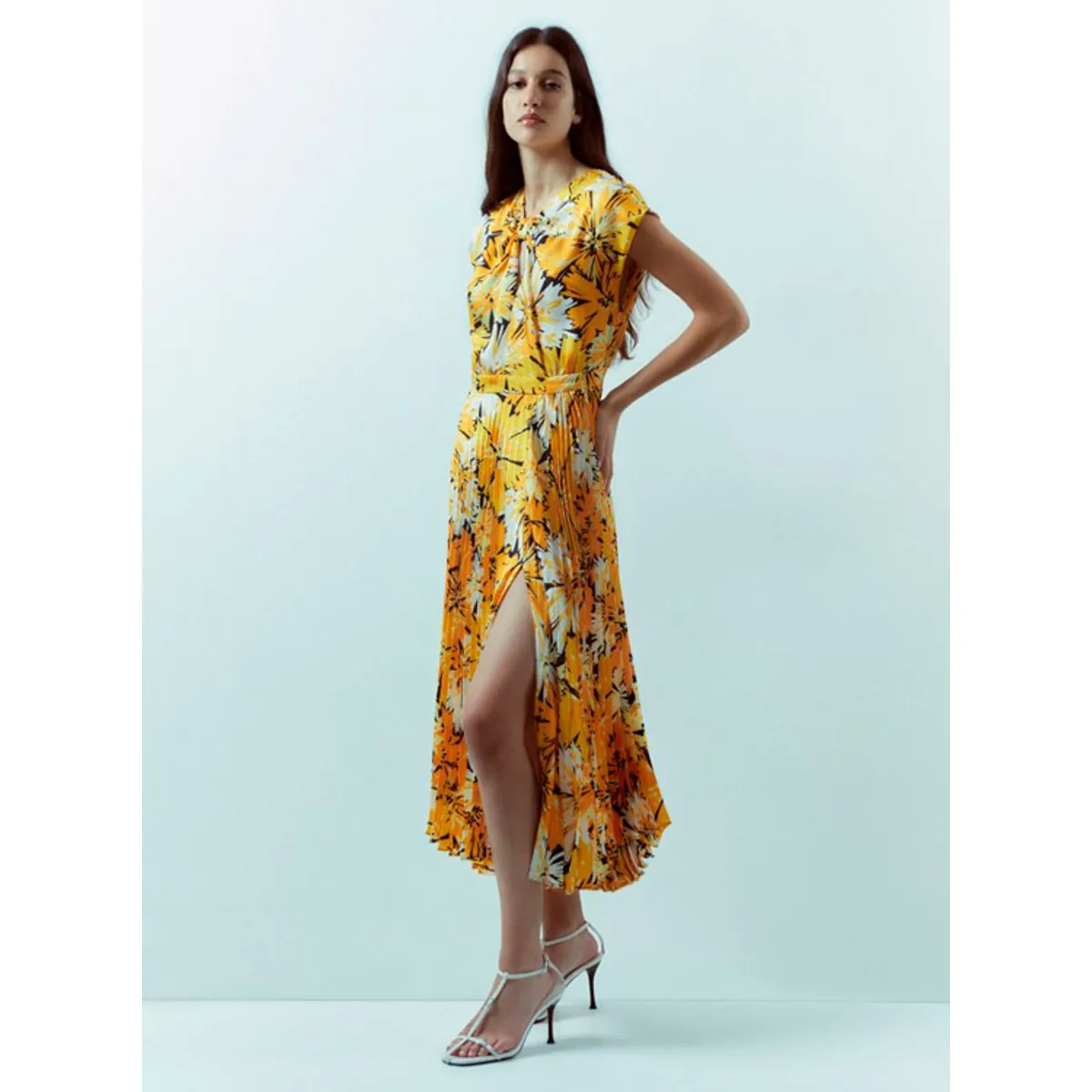 ARZANE - Vestido Largo SF Plisado Mostaza