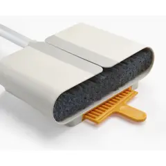 JOSEPH JOSEPH - Escoba con Soporte Clean Tech 1 Unid