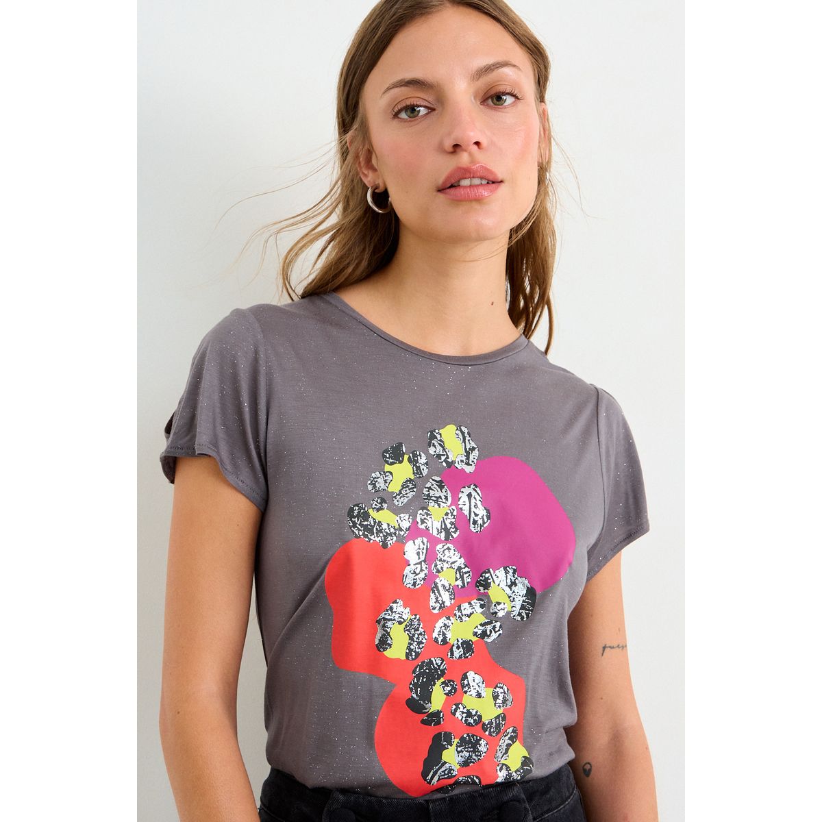 IO - Polera Estampada Mujer Gris Io