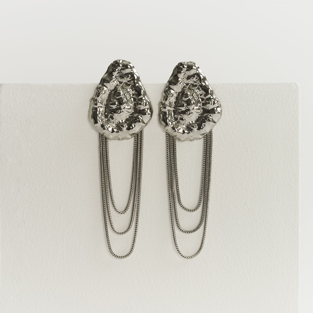 LOUNGE - Aros Mujer Triángulo Machacado Strass Cadenas