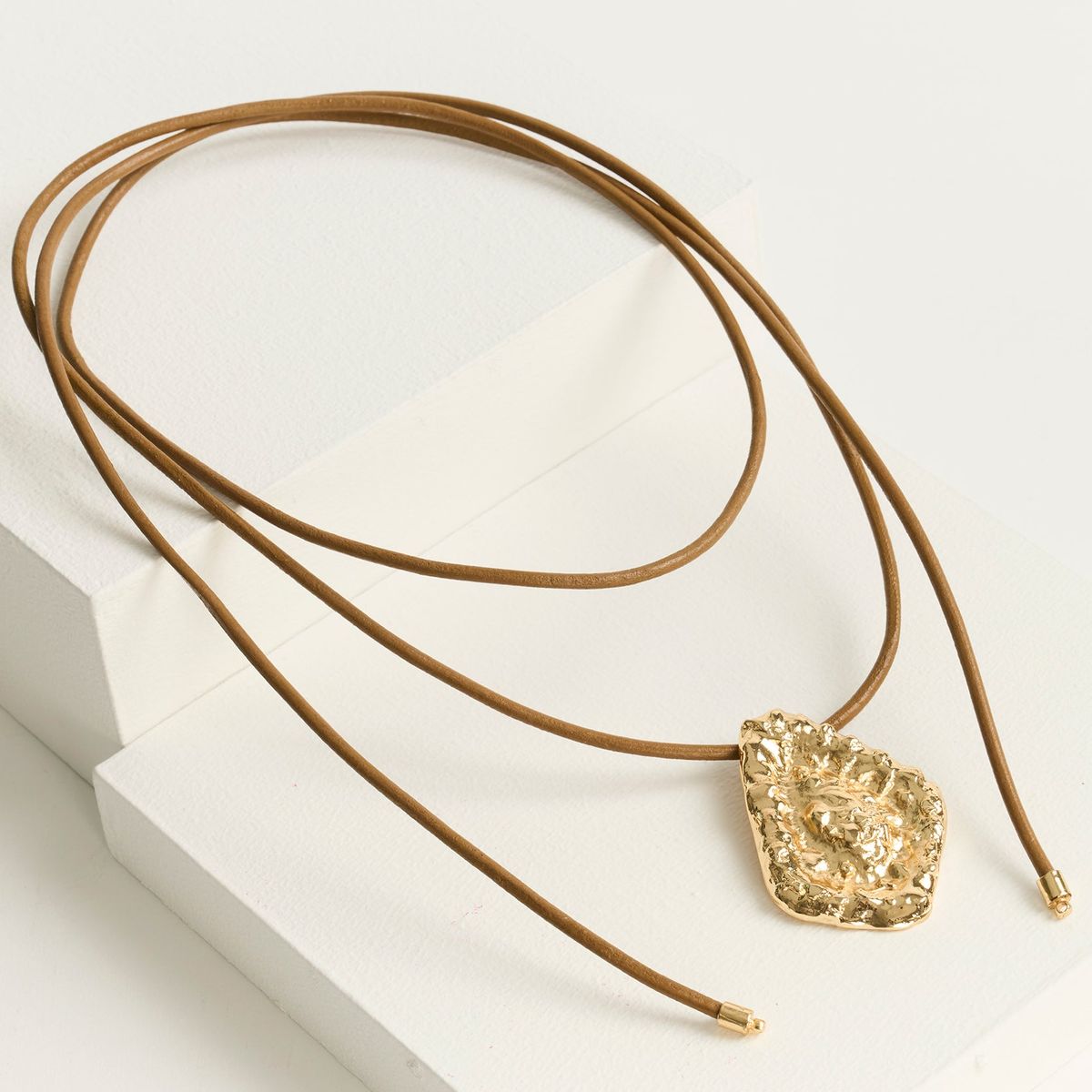 LOUNGE - Collar Mujer Cuero Triángulo Machacado