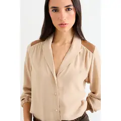 IO - Blusa Lisa Mujer Beige