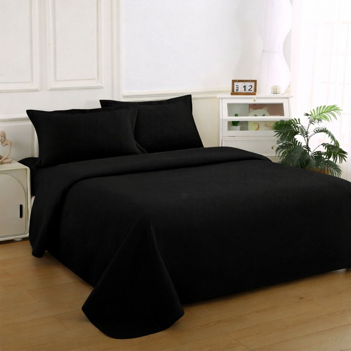 ILLUSIONS - Quilt Atenas King Marca Illusions Diseño Moderno Negro