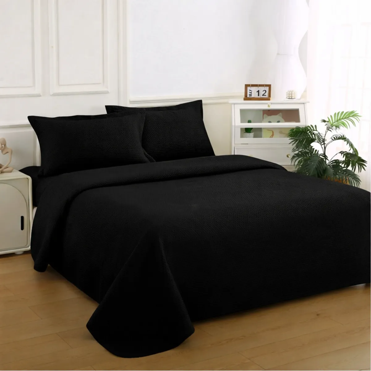 ILLUSIONS - Quilt Atenas King Marca Illusions Diseño Moderno Negro