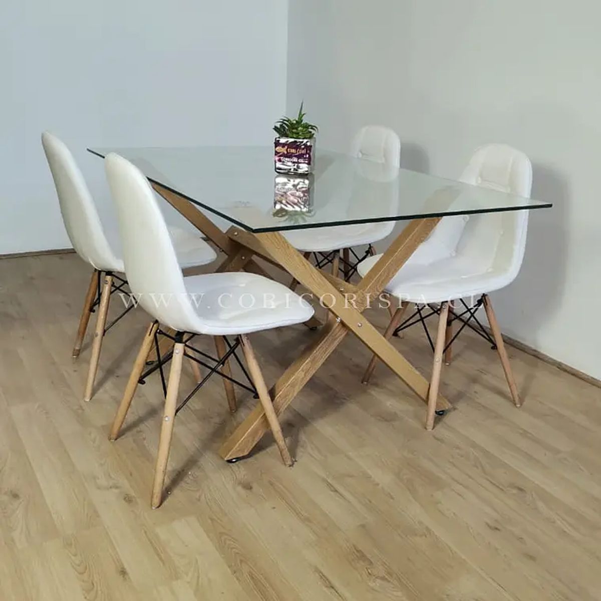 CORI CORI - Comedor Medlock 140x90cm + 4 Sillas Capitonné Eames