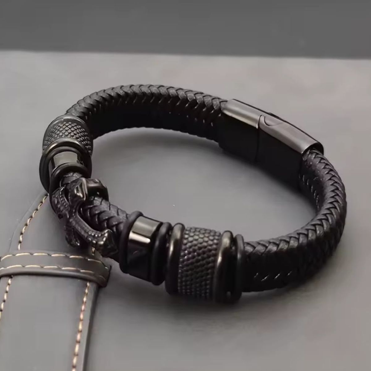 GENERICO - ️ Pulsera Cruz Dominus Black  Cuero & Acero Inoxidable