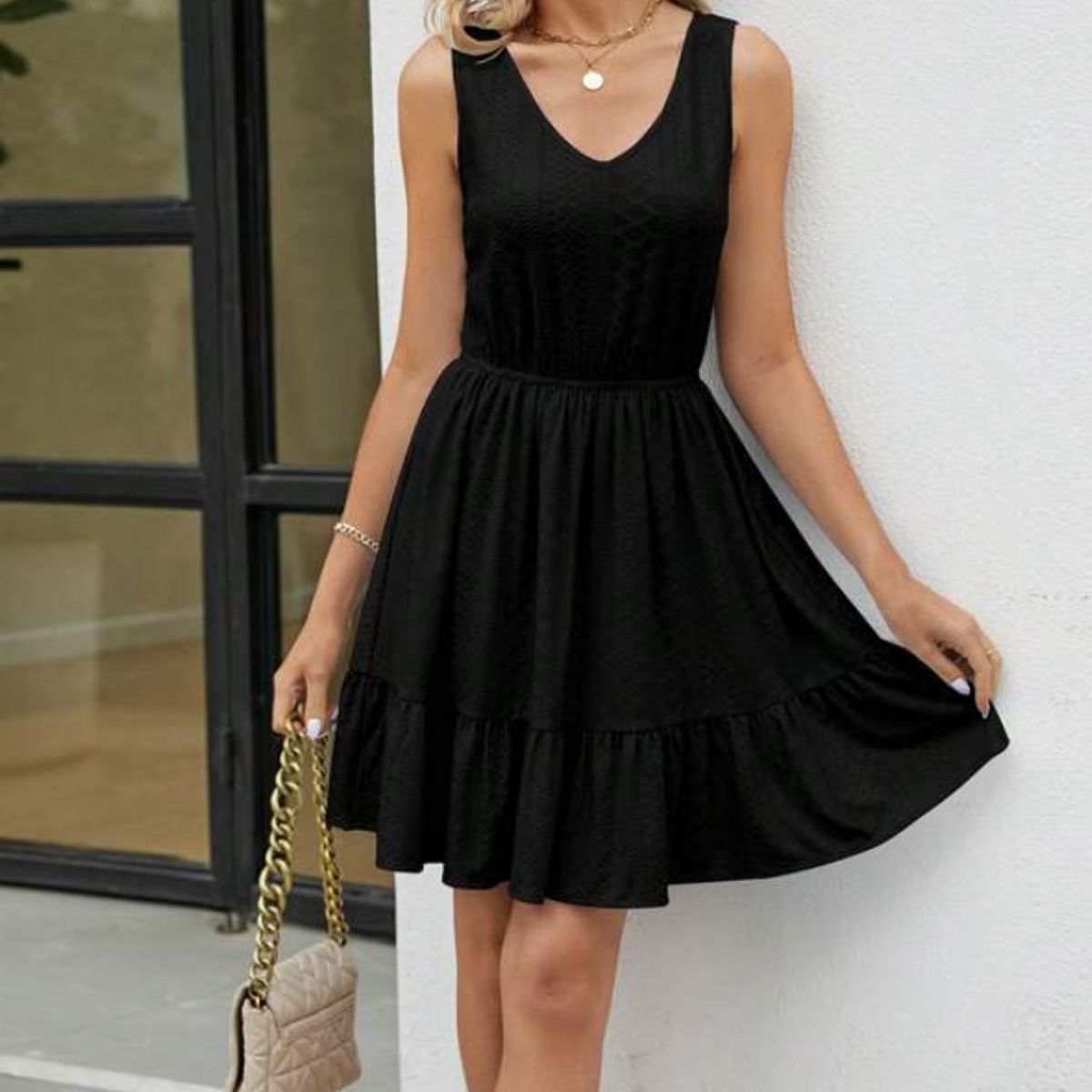 KIRAMA CLOTHING STORE - Vestido Negro Mini A Línea con Volantes