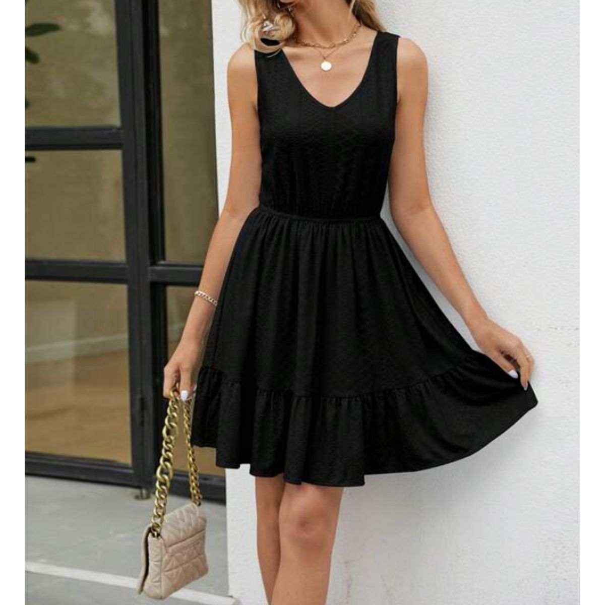 KIRAMA CLOTHING STORE - Vestido Negro Mini A Línea con Volantes