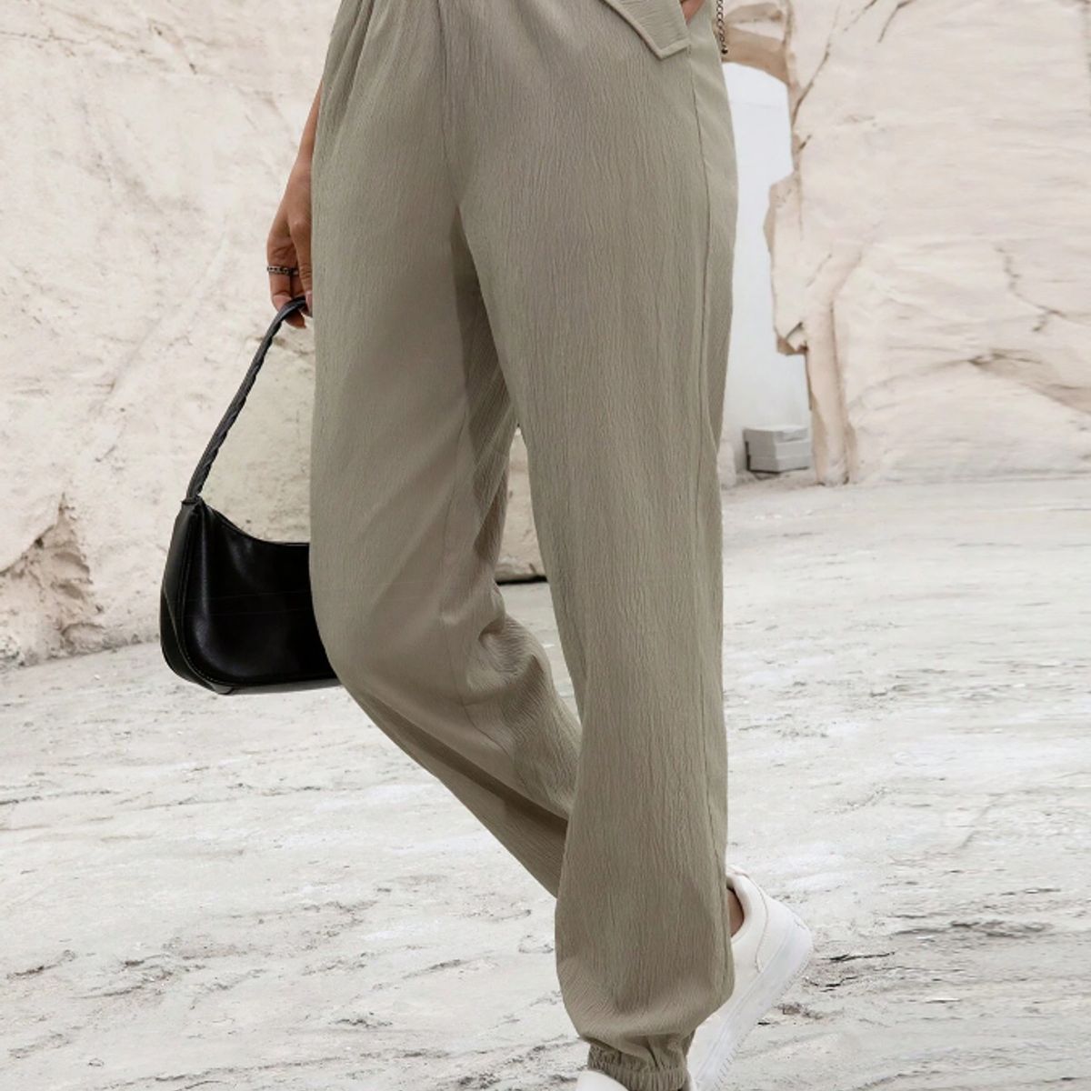 KIRAMA CLOTHING STORE - Pantalón Jogger Caqui con Cintura Elástica “Fashion”