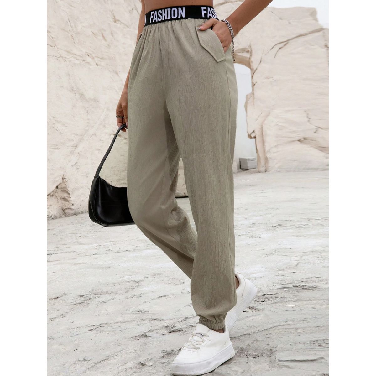 KIRAMA CLOTHING STORE - Pantalón Jogger Caqui con Cintura Elástica “Fashion”