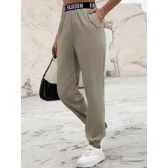 KIRAMA CLOTHING STORE - Pantalón Jogger Caqui con Cintura Elástica “Fashion”