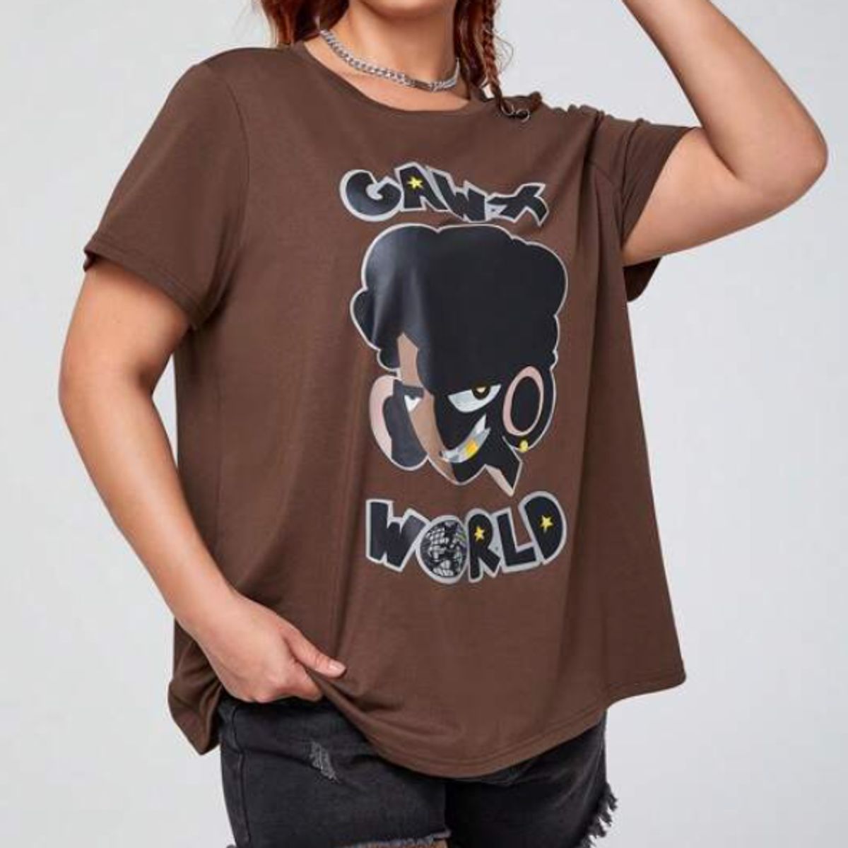 KIRAMA CLOTHING STORE - Camiseta Marrón Chocolate con Estampado Gráfico “Galaxy World”