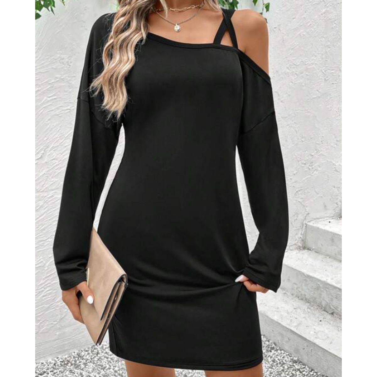 KIRAMA CLOTHING STORE - Vestido Negro Asimétrico de Hombro Descubierto