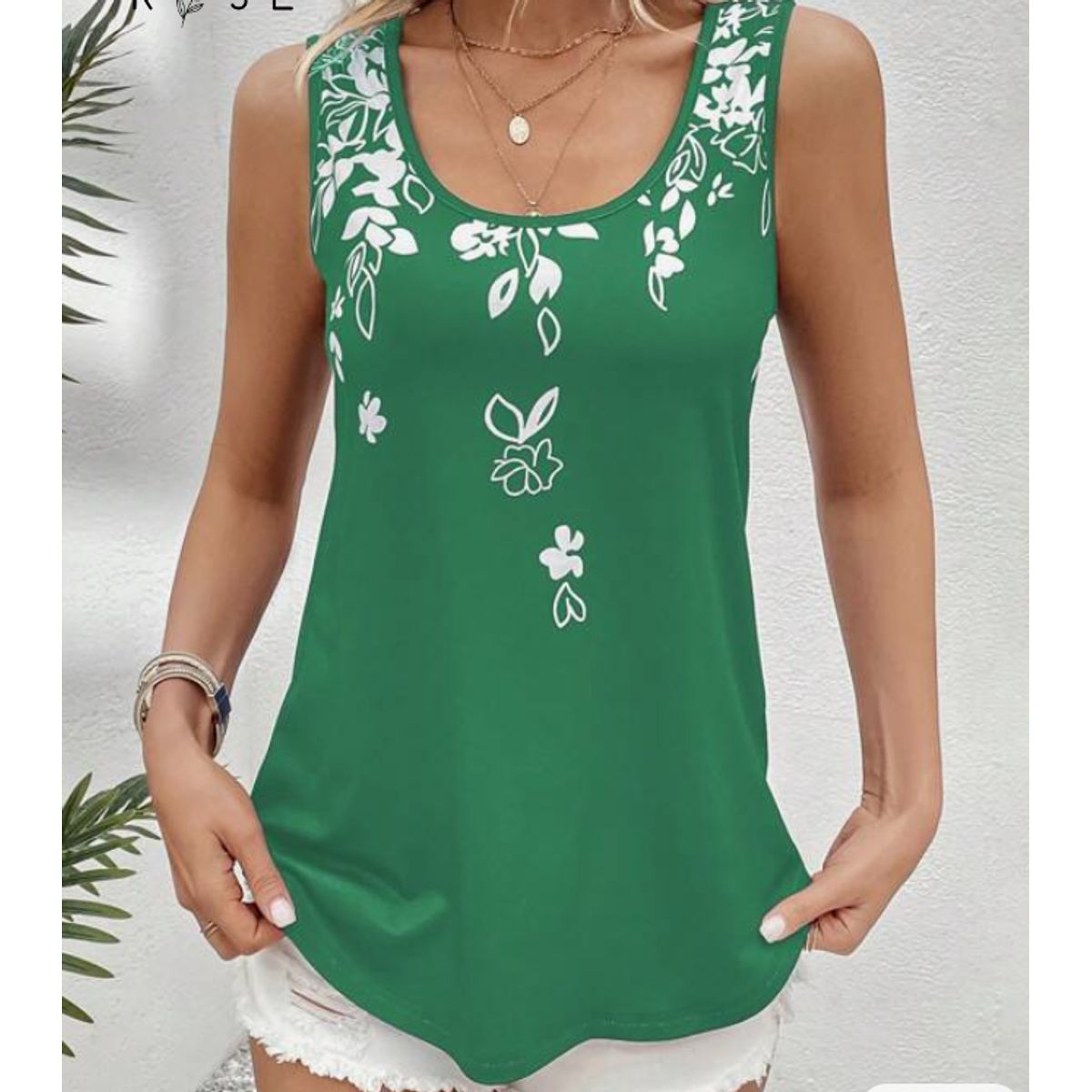 KIRAMA CLOTHING STORE - Tank Verde Floral Cuello Scoop