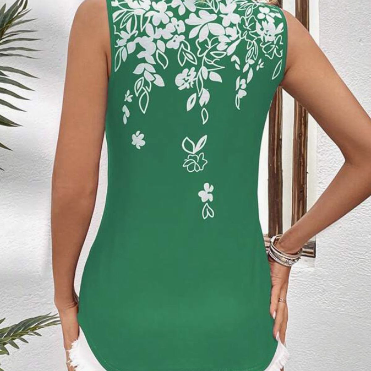 KIRAMA CLOTHING STORE - Tank Verde Floral Cuello Scoop
