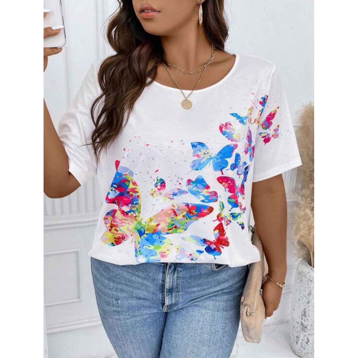 KIRAMA CLOTHING STORE - Polera Blanca con Estampado de Mariposas Multicolor