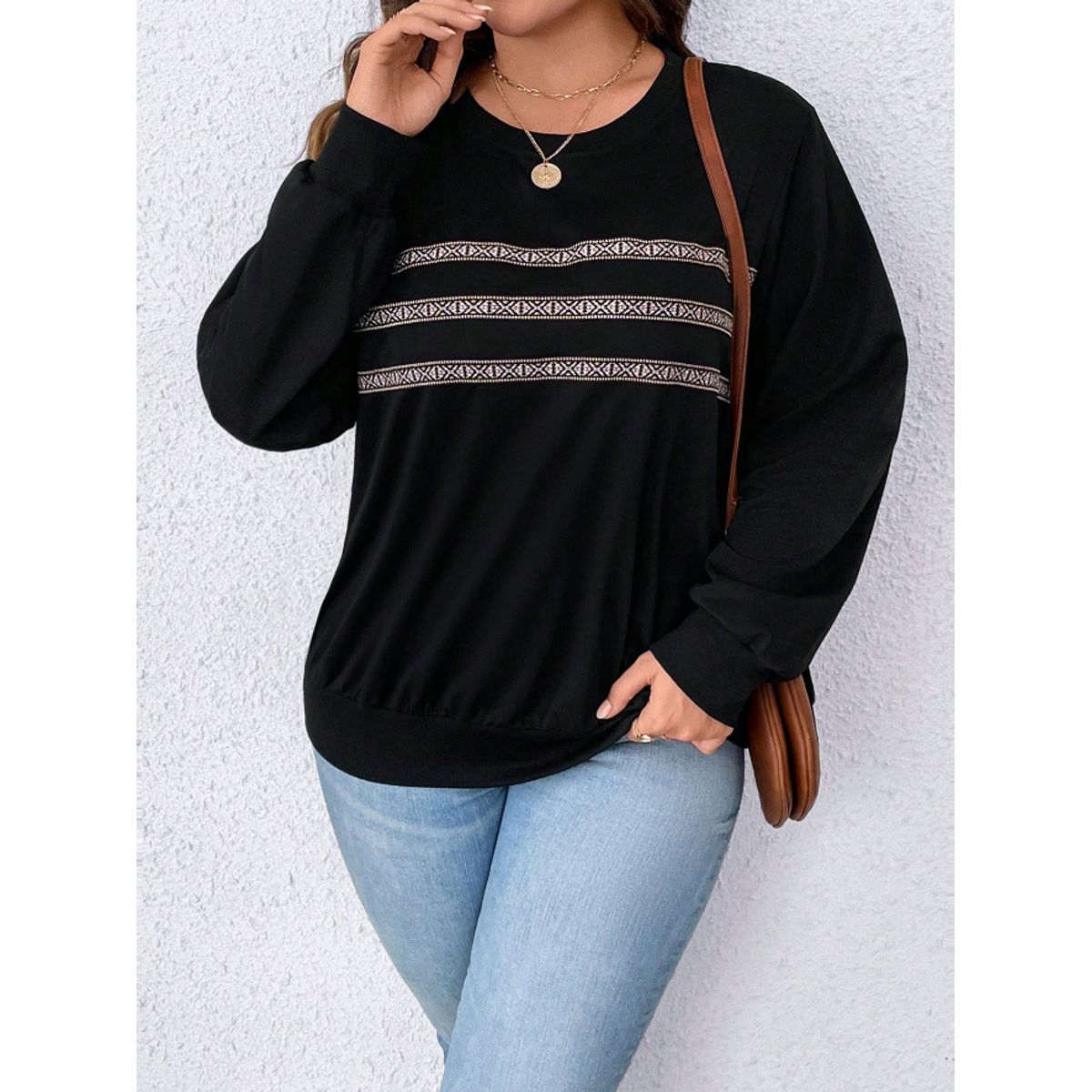 KIRAMA CLOTHING STORE - Pullover Negro con Detalle Geométrico