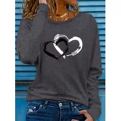 KIRAMA CLOTHING STORE - Camiseta Gris Claro de Manga Larga con Estampado de Corazón