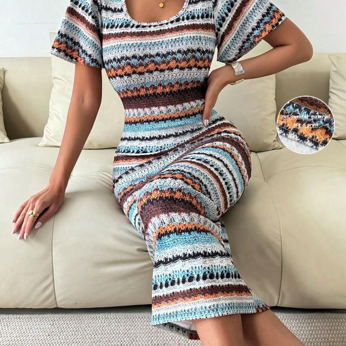 KIRAMA CLOTHING STORE - Vestido Largo De Punto Ajustado Con Cuello Redondo Y Estampado Multicolor