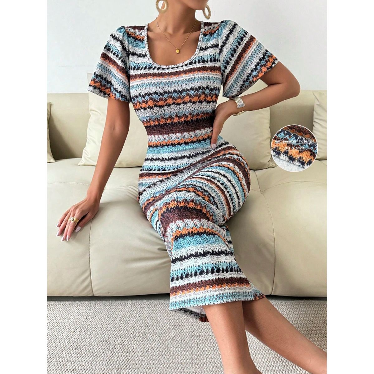 KIRAMA CLOTHING STORE - Vestido Largo De Punto Ajustado Con Cuello Redondo Y Estampado Multicolor