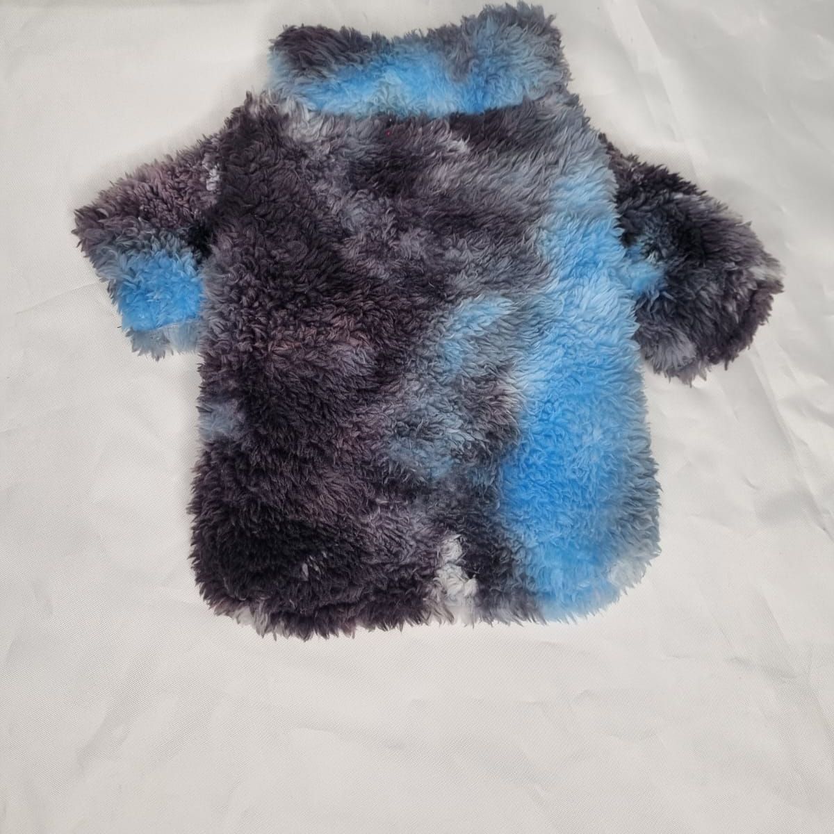 EL MUNDO DE EMMA - Polerón mascota cordero celeste tie dye talla S corto