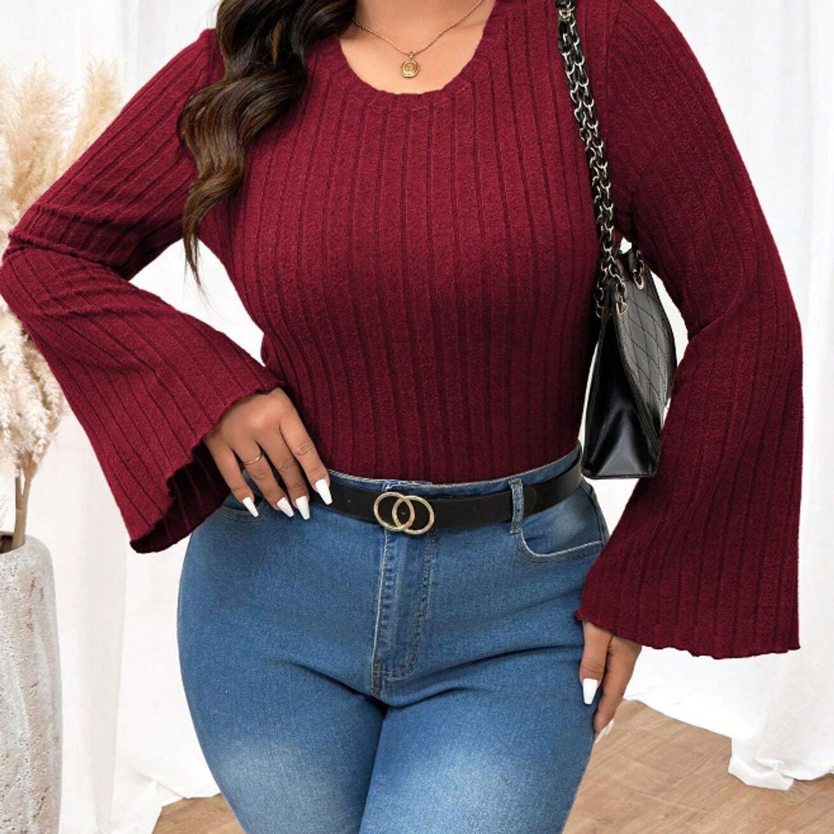 KIRAMA CLOTHING STORE - Suéter Ajustado Canalé Color Caoba con Mangas de Campana