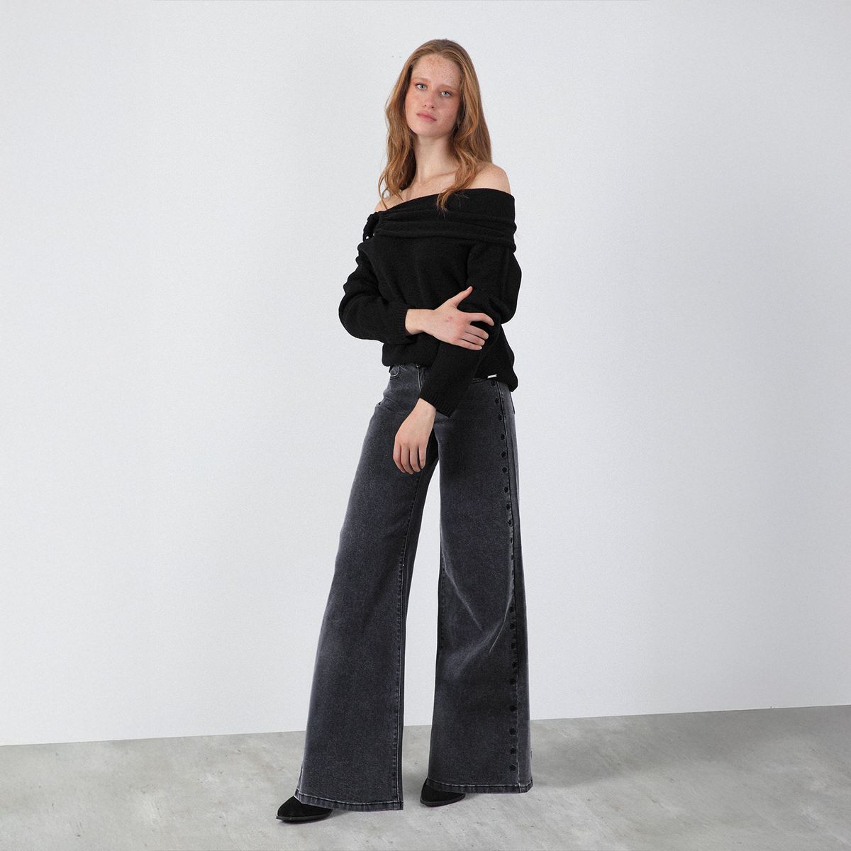 RAINDOOR - Pantalón Estrellas Bordadas Gris