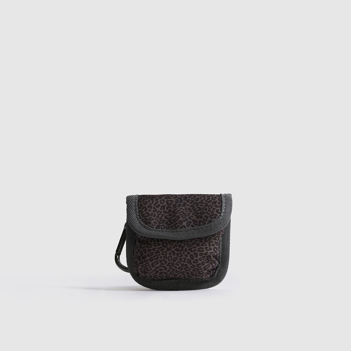LOUNGE - Estuche Audifonos Mujer Animal Print Mosquetón Gris Petróleo