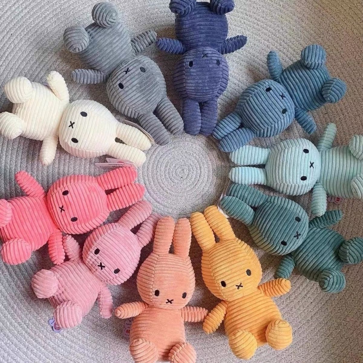 BON TON TOYS - Peluche Miffy Eco Corduroy - 23 cm - 9" Color Verde