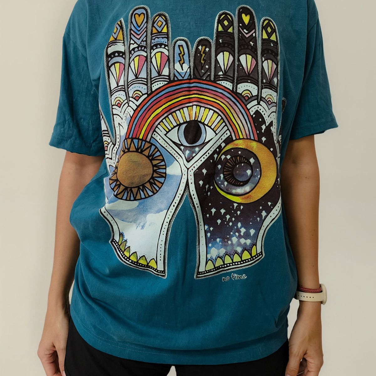 NO TIME - Polera Ojo Protector Manos de Fátima (M) 
