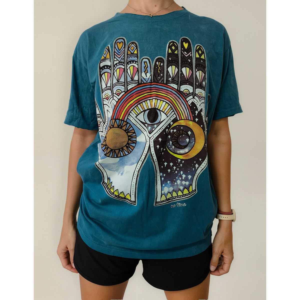 NO TIME - Polera Ojo Protector Manos de Fátima (M) 