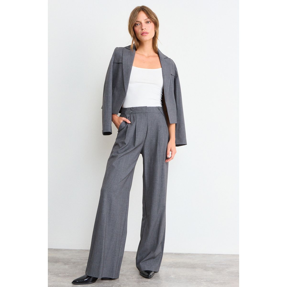 IO - Pantalon Liso Mujer Gris Io