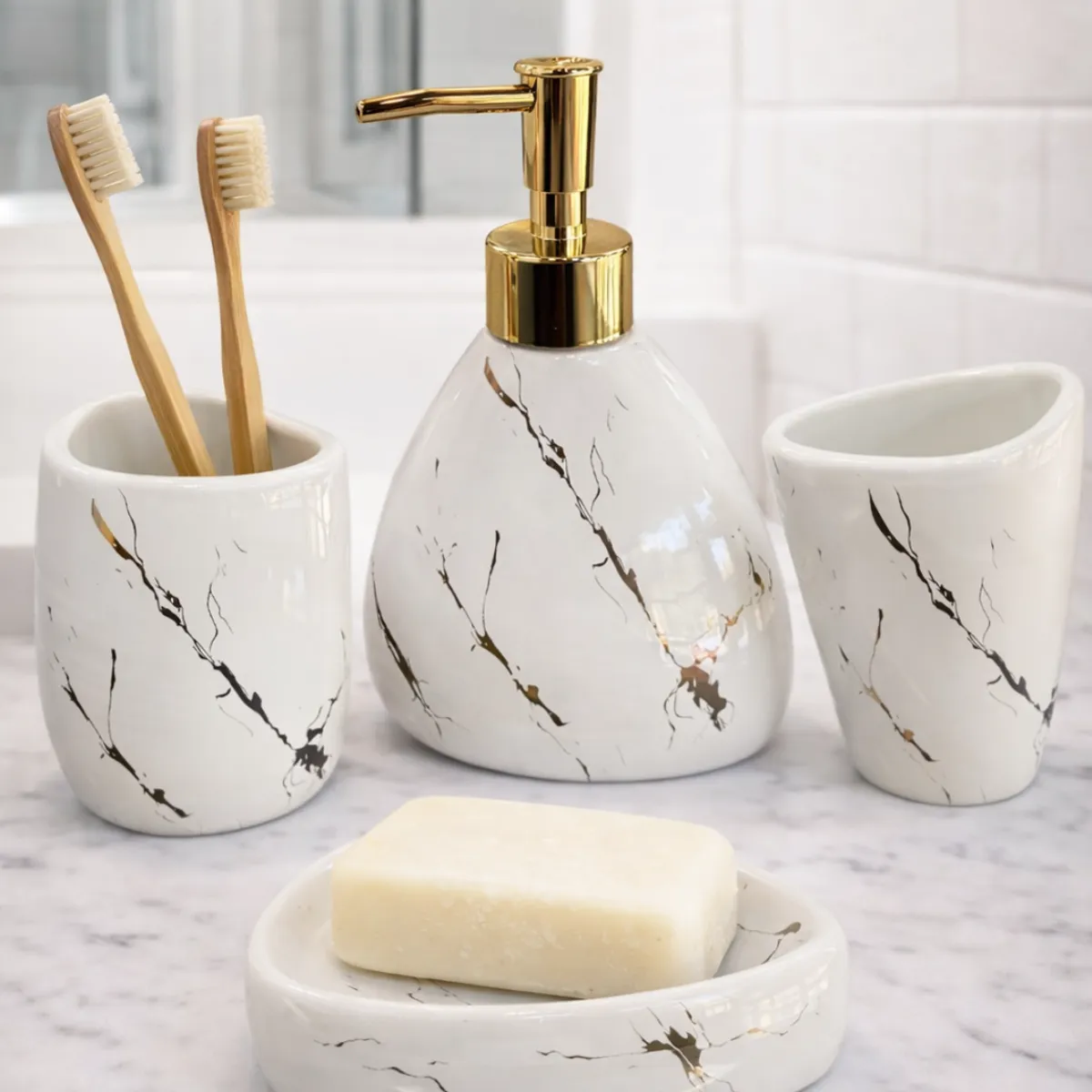 GENERICO - Set Accesorios de Baño 4 Piezas Cerámica Blanco Marmoleado – Dispensador y Porta Cepillos
