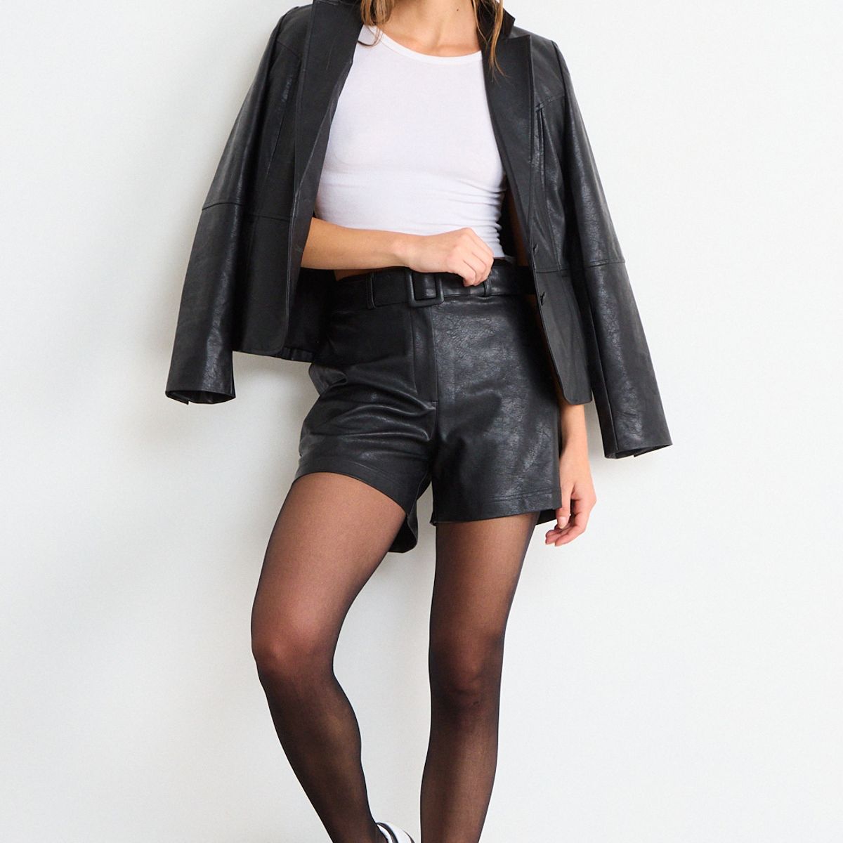 IO - Short Liso Mujer Negro Io