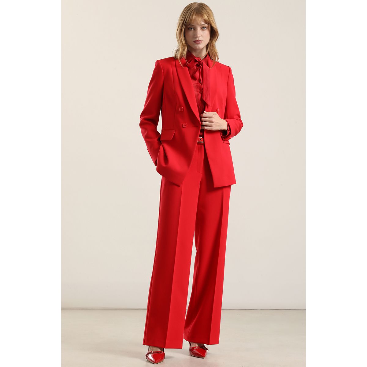 LIOLA - Blazer entallado, cuello smoking, rojo Liola