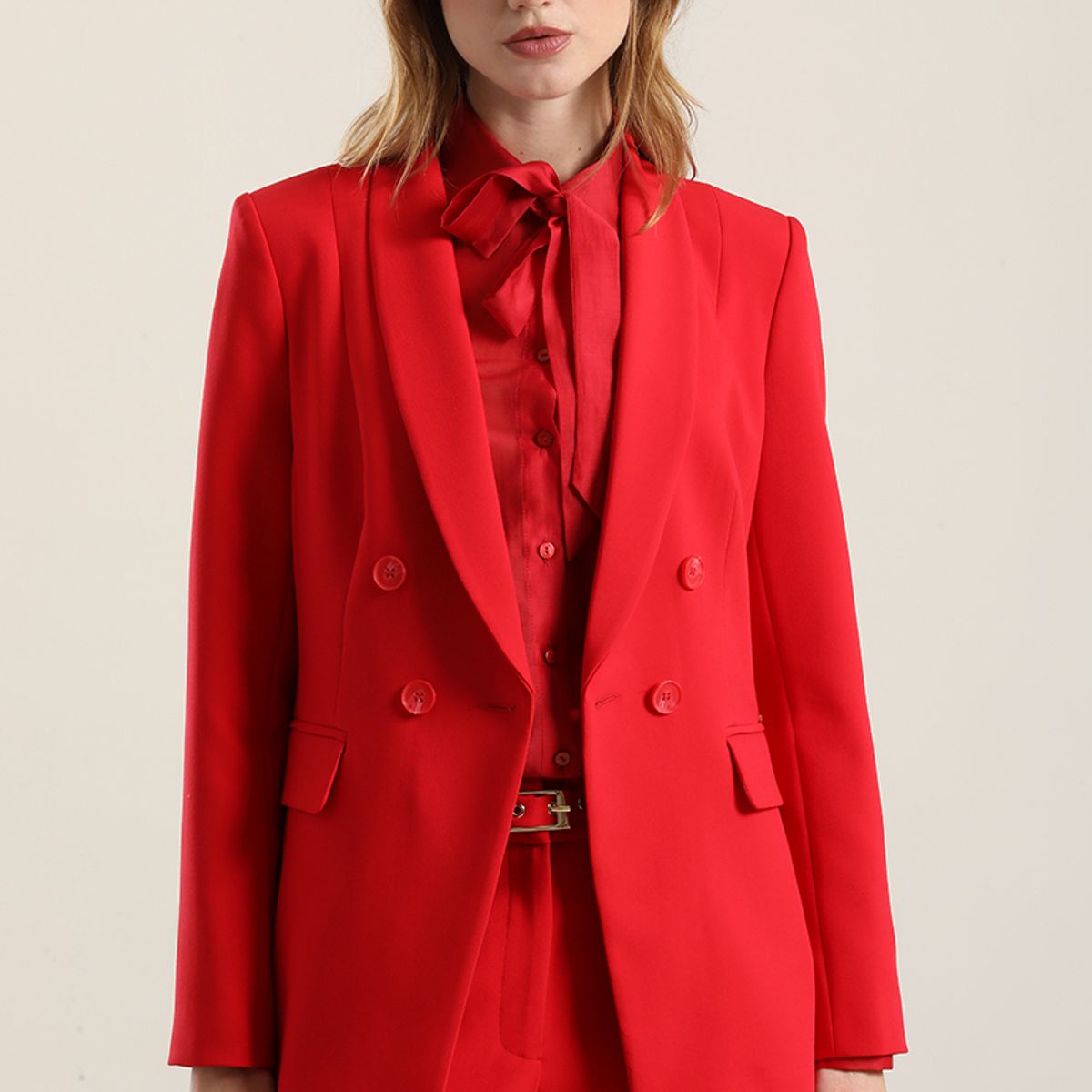 LIOLA - Blazer entallado, cuello smoking, rojo Liola