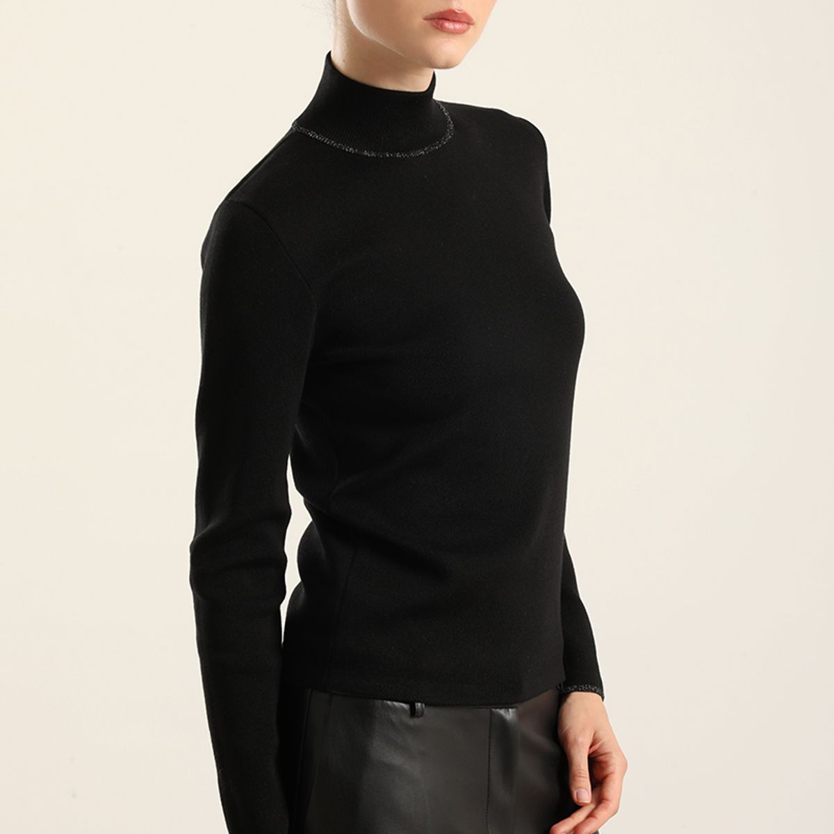 LIOLA - Jersey punto, rivete metalizado, negro Liola