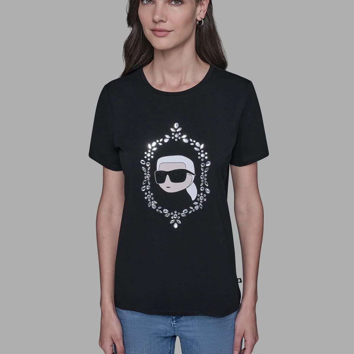 KARL LAGERFELD - Polera con gráfico de Karl en retrato con pedrería