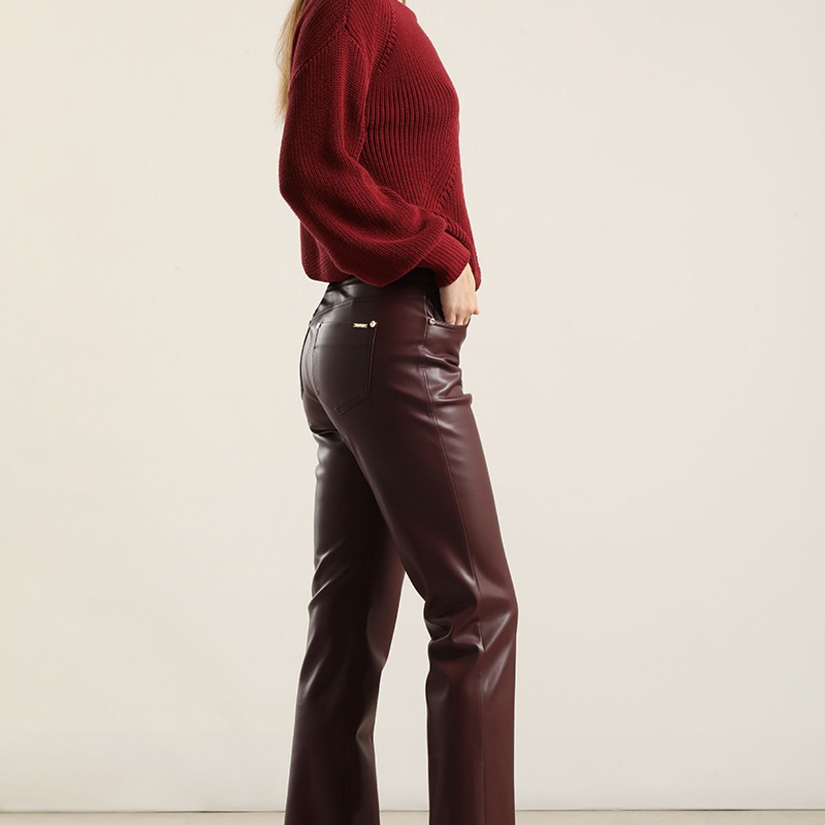 LIOLA - Pantalón slim, tiro medio, efecto cuero, burdeo Liola