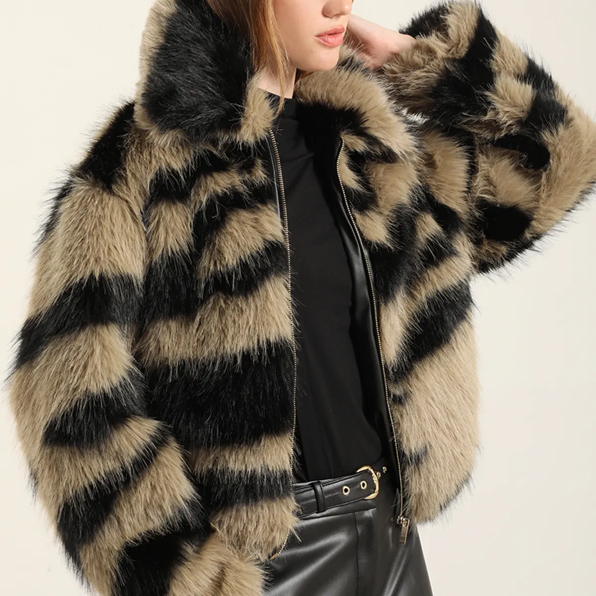 LIOLA - Chaqueta efecto piel, negro Liola
